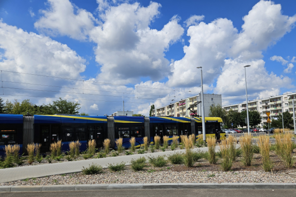 Tramwaj na trasie linii tramwajowej na północ