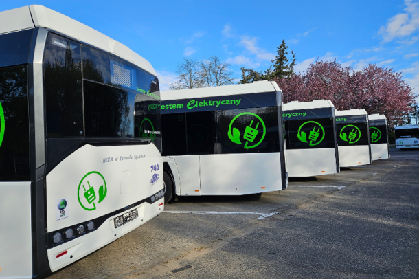zdjęcie autobusów elektrycznych