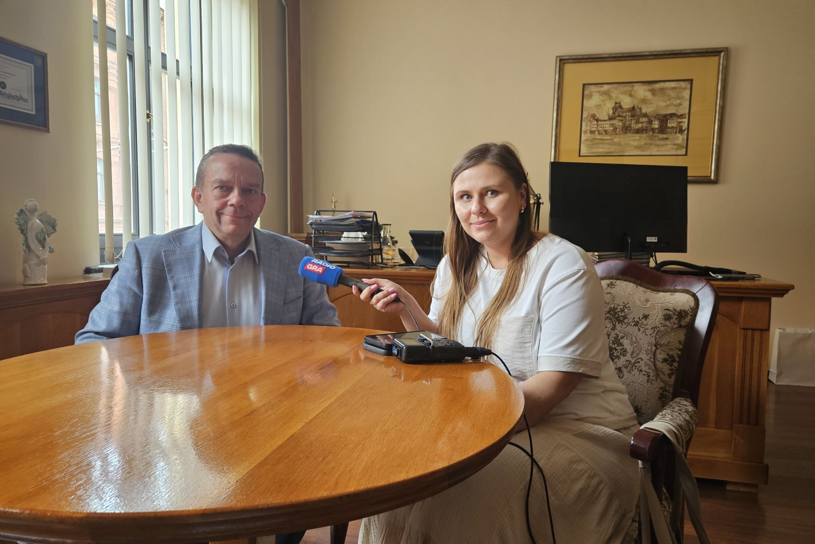 Prezes MZK Zbigniew Wyszogrodzki i redaktor Marta Manerowska z Radio Gra